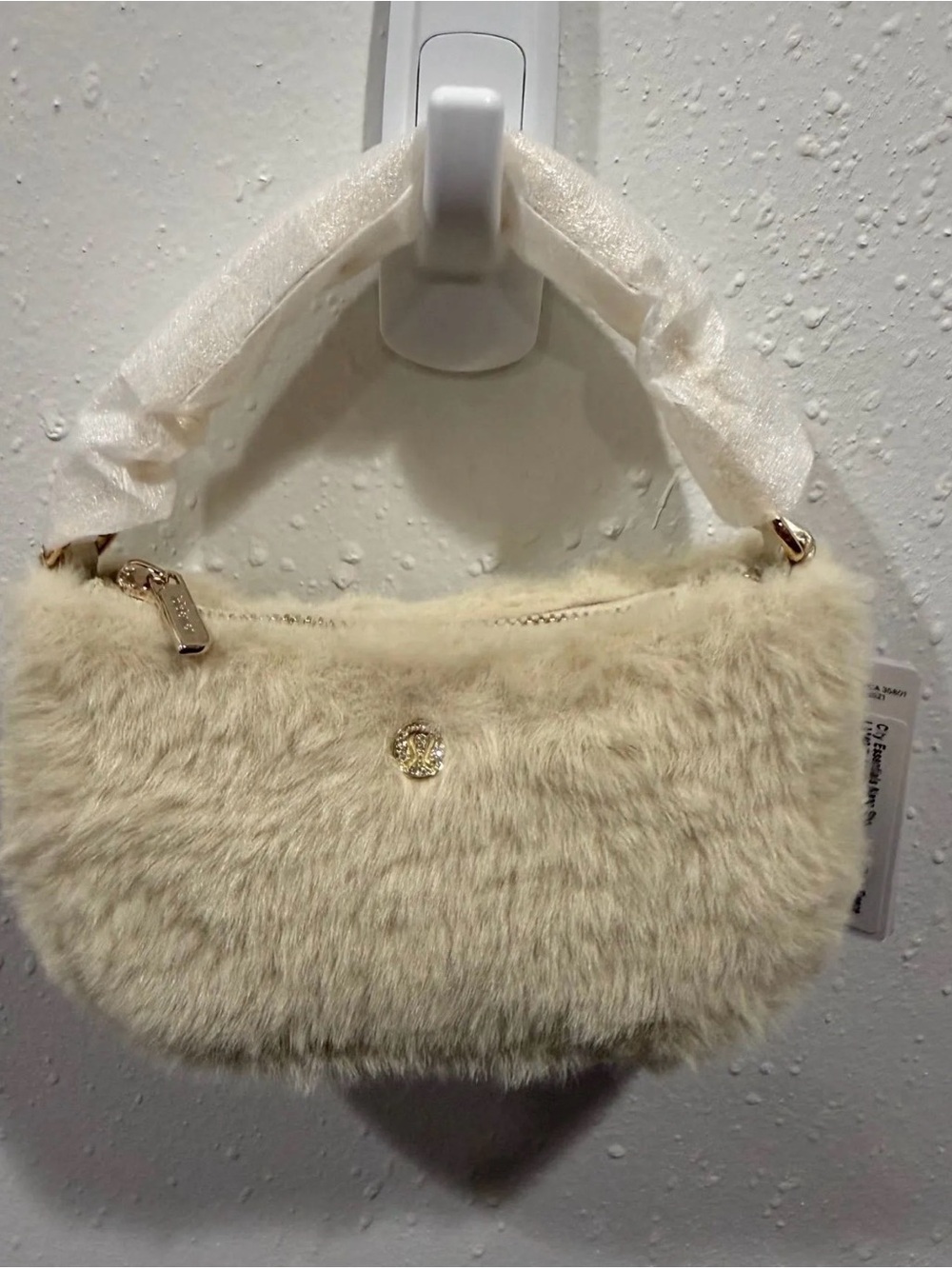 lululemon athletica Cream Faux-Fur Shoulder Bag with Gold Chain - Picture 2 of 3